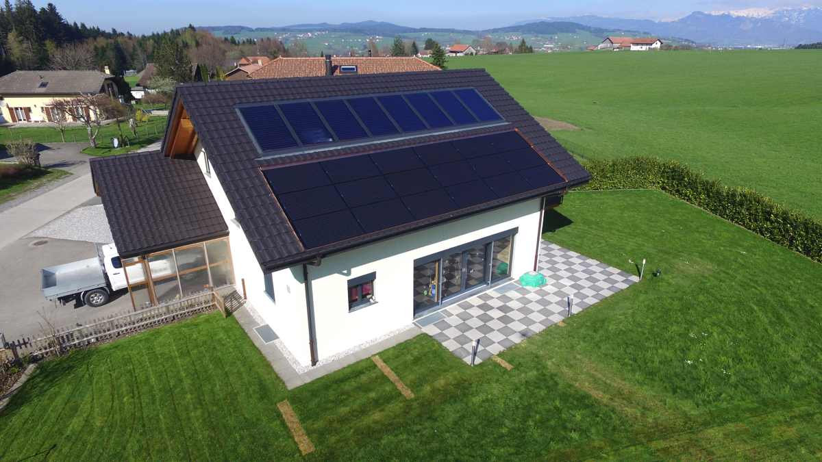 Villa avec installation photovoltaïque à La Joux (FR)